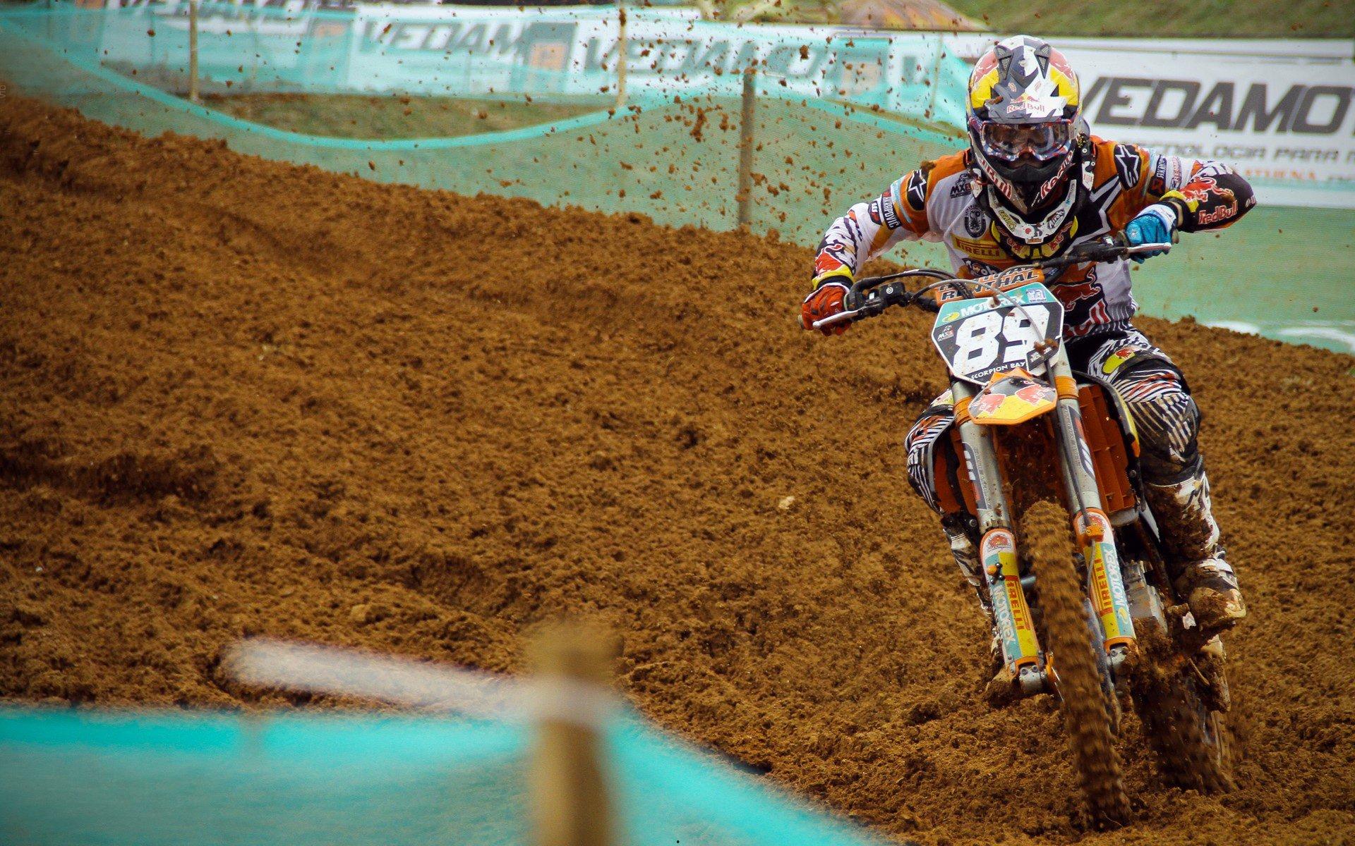 英超风暴,训练强度引爆更衣室危机,半数球员疑对主帅管理方式存疑